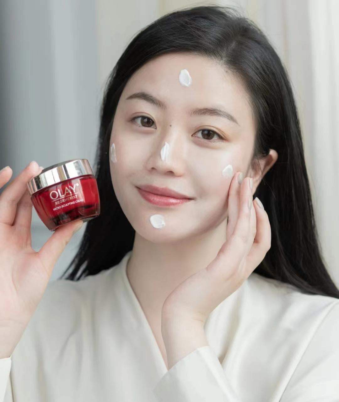 40多岁皮肤干燥用什么面霜好,40岁女人护肤品面霜200以下