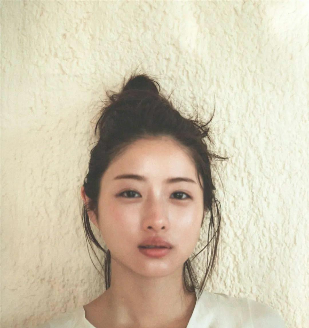 石原里美：多才多艺的综合艺术家