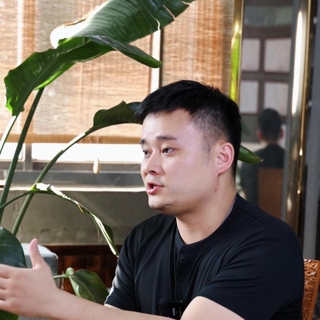 我看过一千款衣服研究过一百个品牌开发过无数款服装...