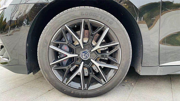 比亚迪宋plusdmi和汉dm买哪个,比亚迪汉dm-p顶配跟中配的区别