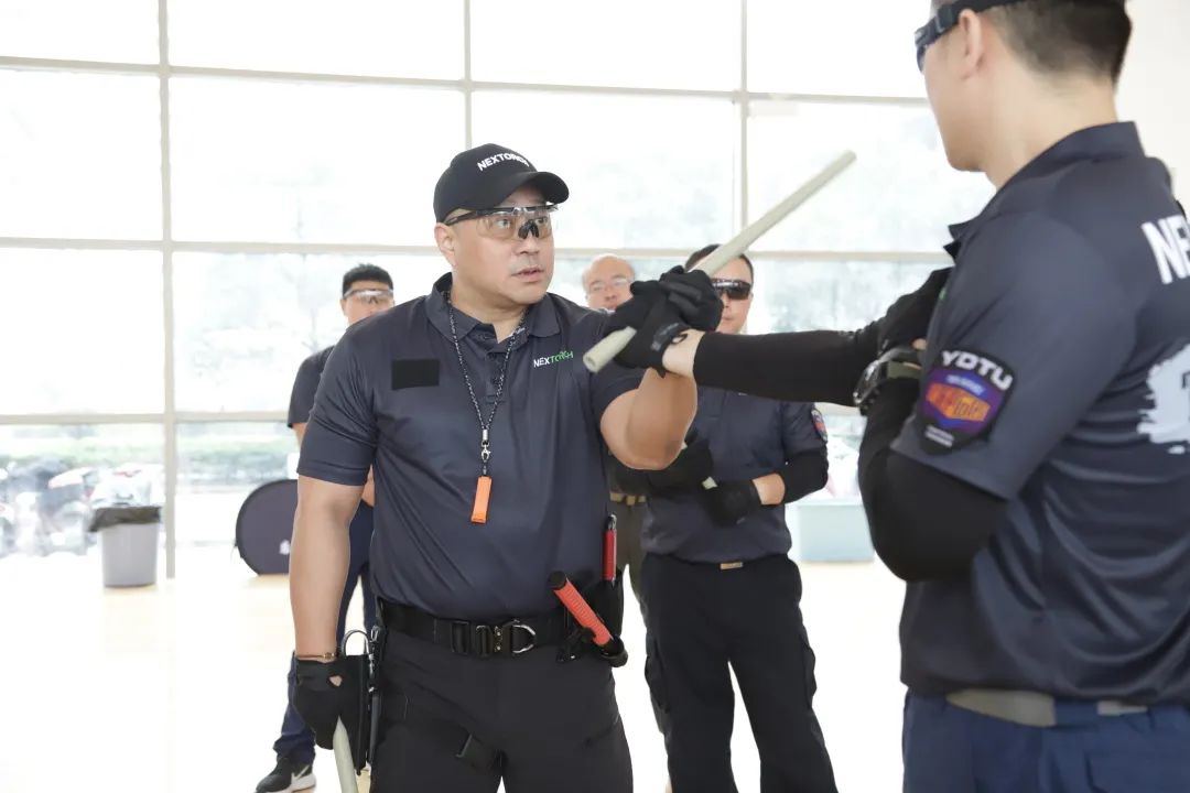 教官演示纳丽德机械棍,纳丽德教官版机械棍暴力测试