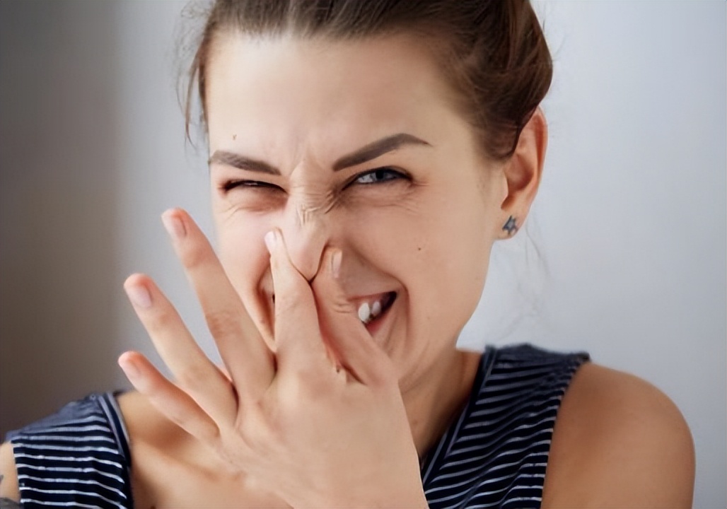 女性有异味发臭怎么处理,女性身体发臭异味用什么药