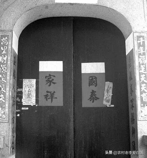 你见过白色春联吗？老人去世后，家里不让贴红色对联，是怎么回事