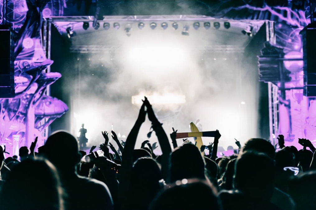 脱离饭圈后,站姐、“私生”与数据女工去哪儿了?