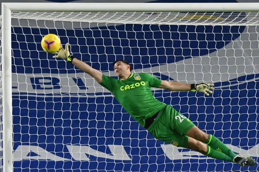 马丁内斯的坎坷经历,马丁内斯一路怎么走过来的