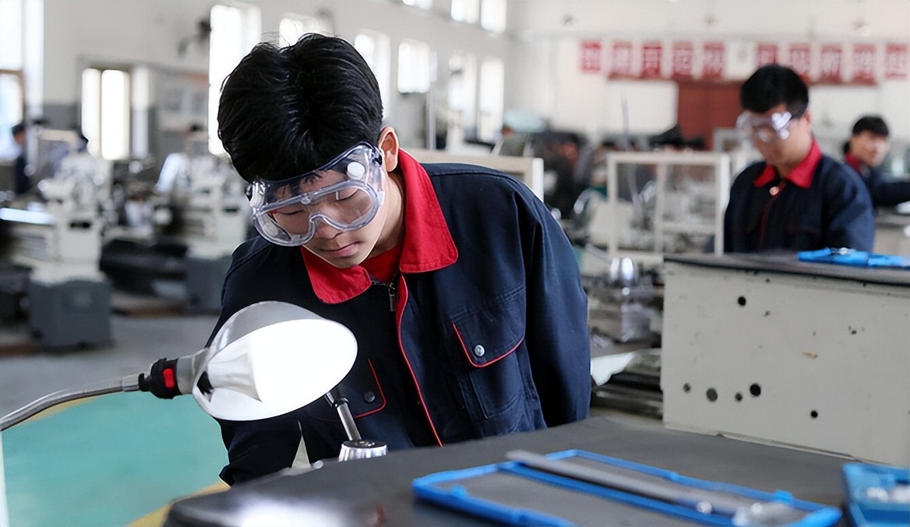 技校与高中学生的差别,技校学生和高中学生的差别