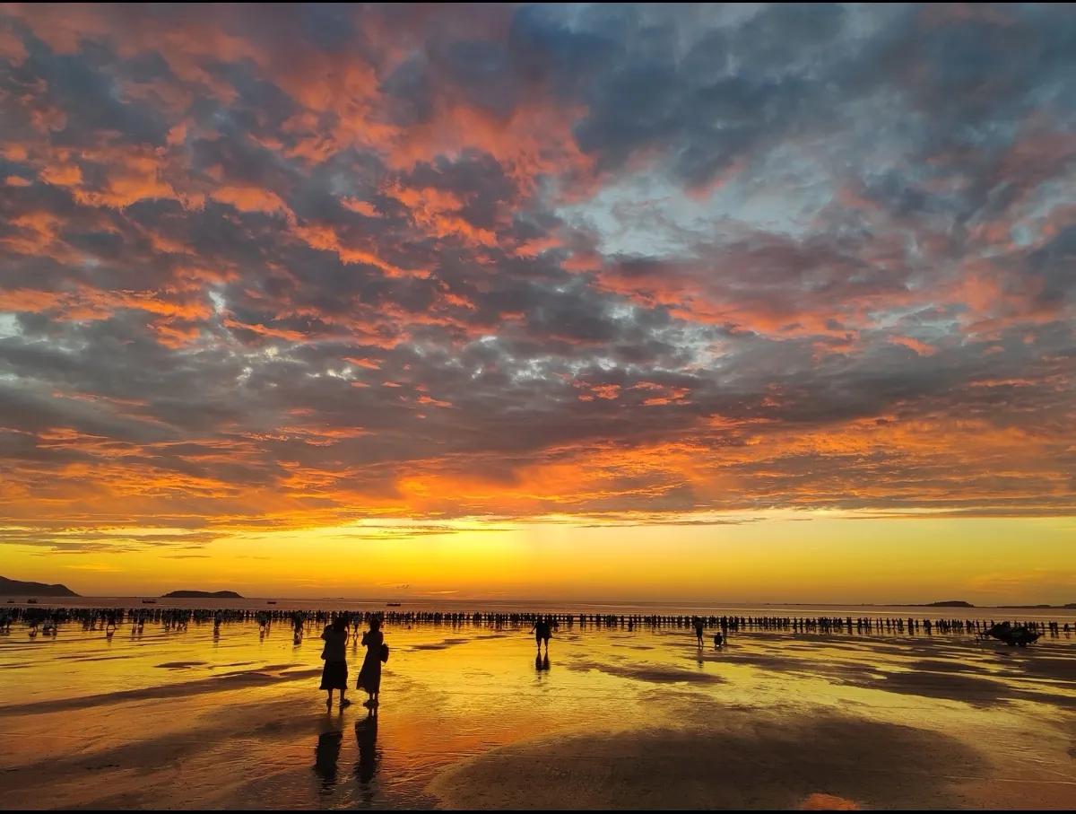 朝霞的文案,朝霞不出门晚霞行千里一年级下册