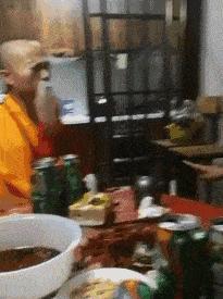 老婆包里发现的卡,老婆包里发现了啥