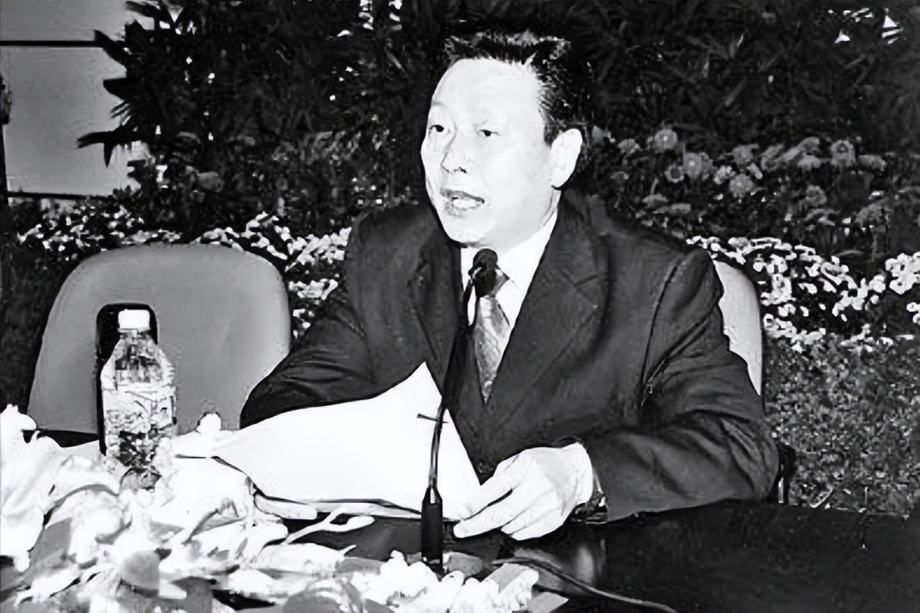 张宗海，*养包**情人的三个标准：大学生、长的漂亮、还得是处女