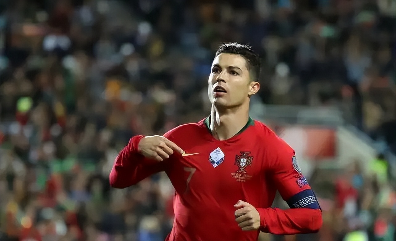 c罗是不是已经超越大罗了,c罗一个不可替代的足球传奇