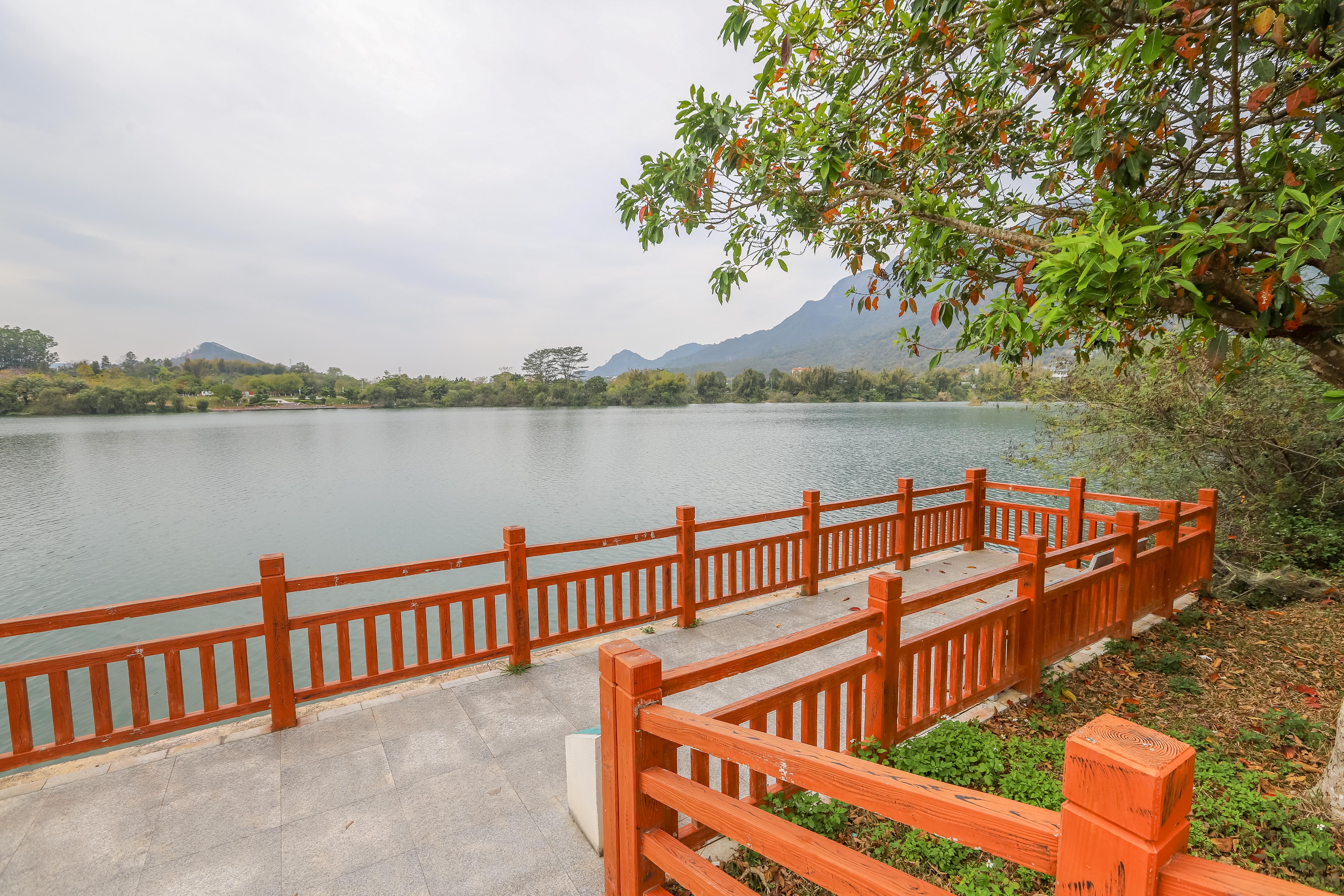 距离九寨沟不远的景点,距广州一千公里的地方