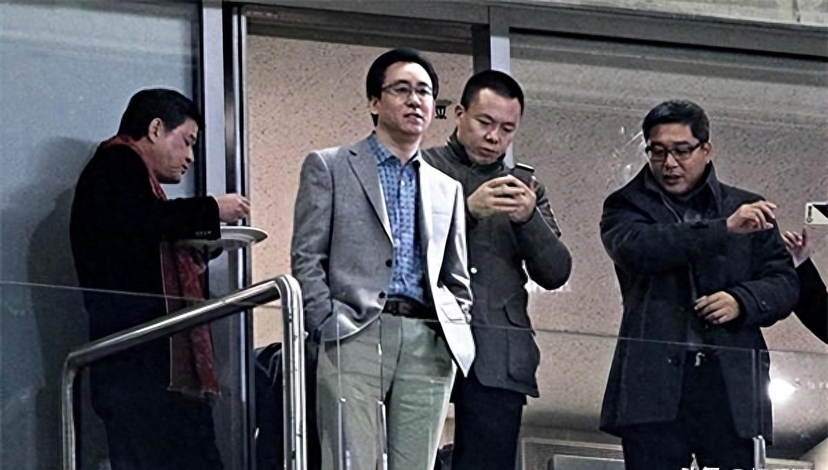 许家印1996年年薪3000元,许家印的控梯队伍是什么意思