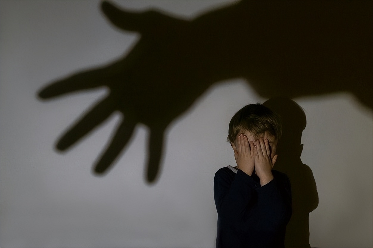 虎毒不食子！利用儿童“软色情”非法牟利的现象，为何屡禁不止？