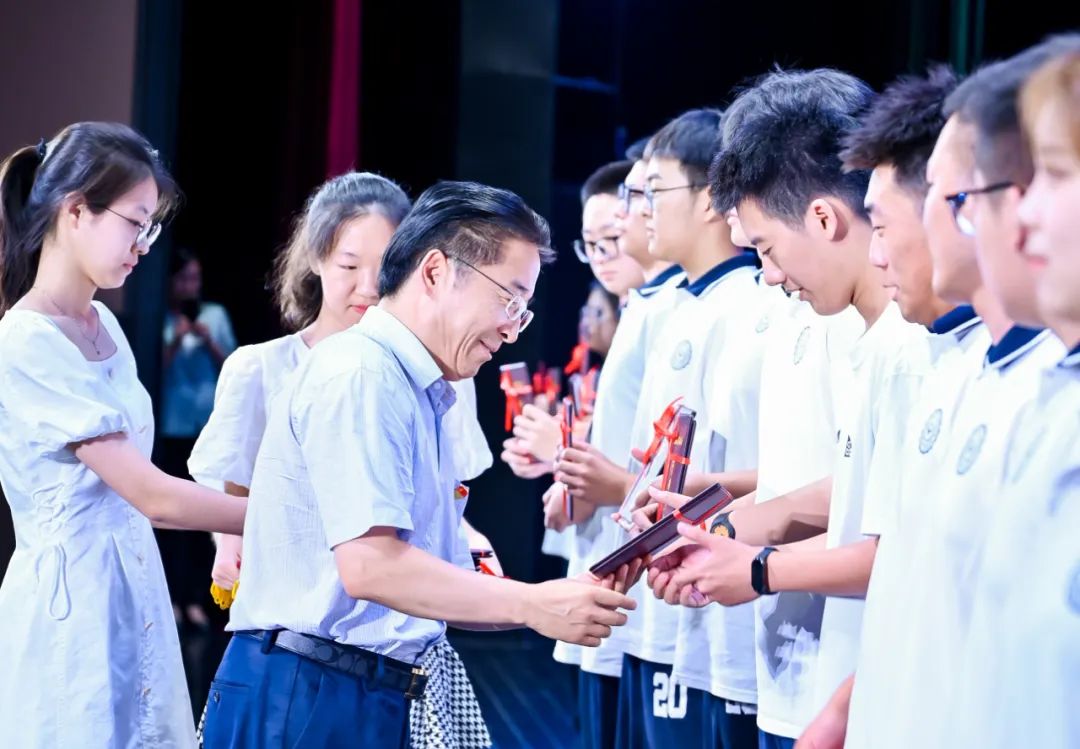 北京4中2024届高三毕业典礼,北京高三毕业典礼