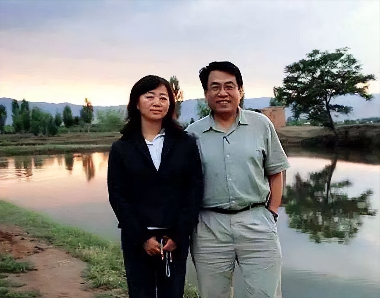 杨飞云新娘油画,画家杨飞云的新婚画作