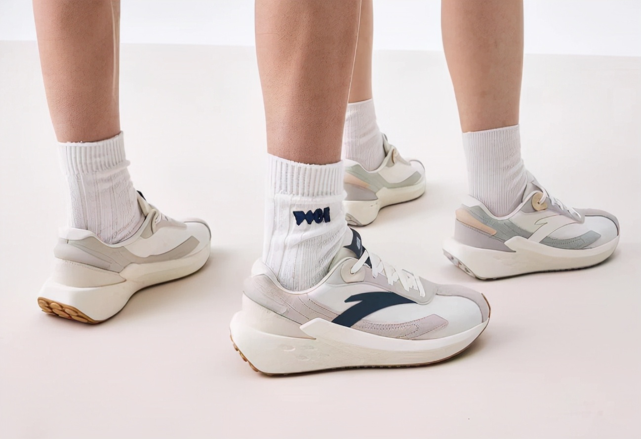 安踏2023新款网红爆款潮鞋,安踏春季2022新款撞色休闲鞋