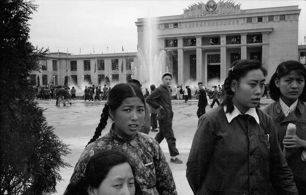 1949年，毛主席进北平时的一组老照片，穿着军棉大衣气场强大