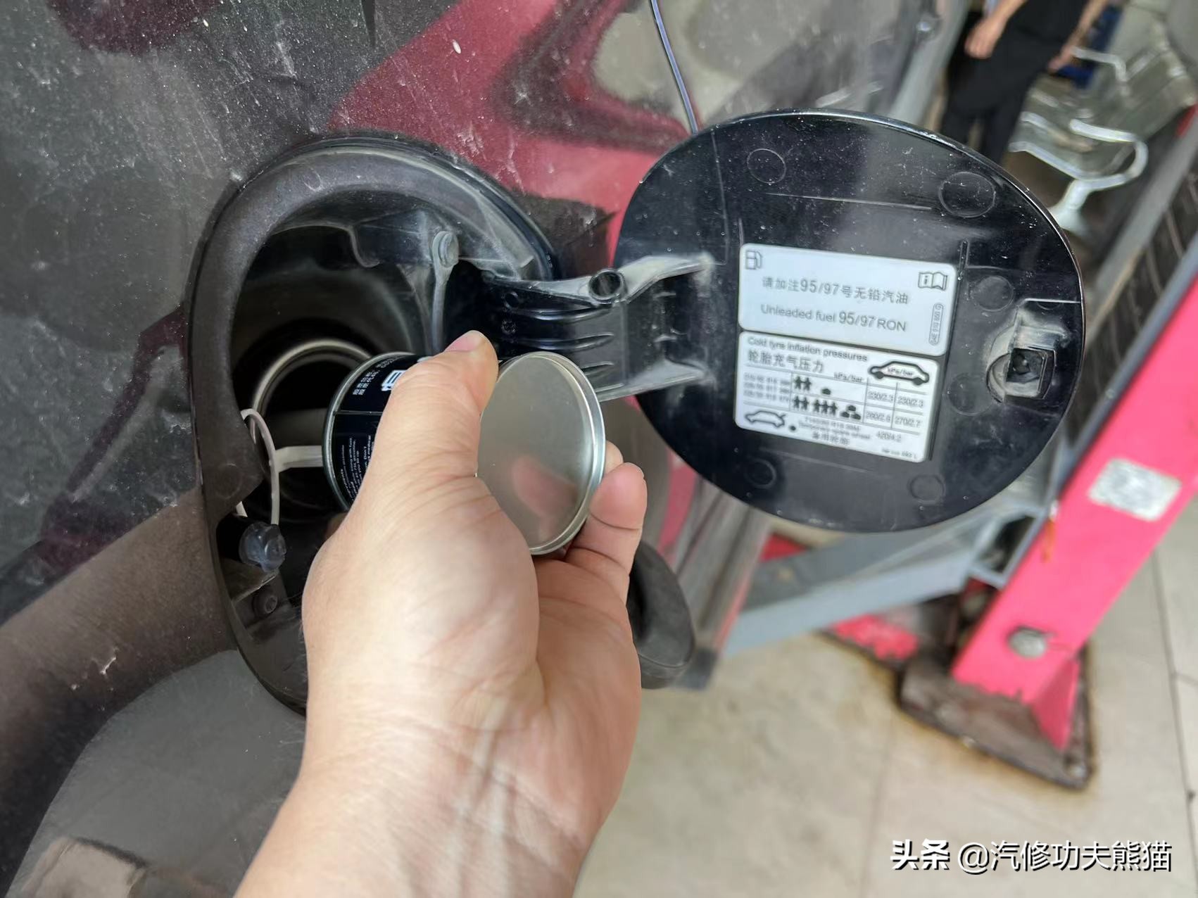 严谨的德国工人钣金修复,严谨的德国师傅修复事故车