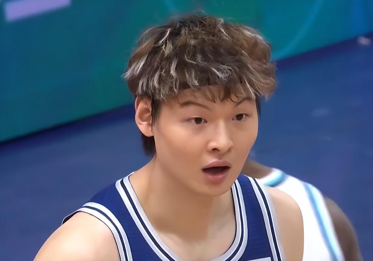 92分钟绝杀青岛队1-0战胜重庆,轰18分2帽4三分助队大胜