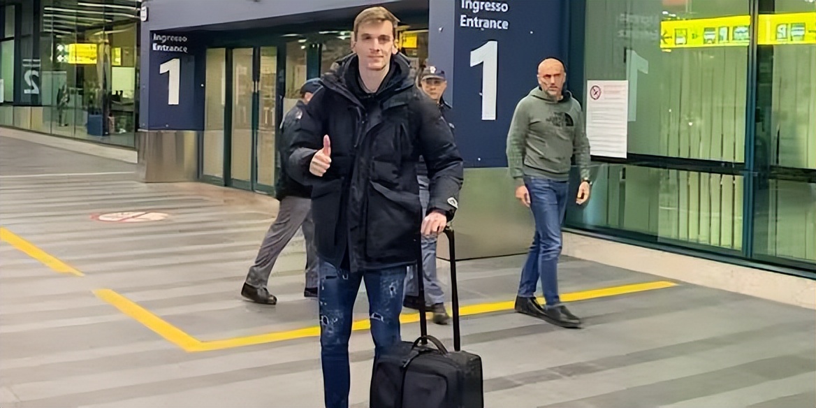 穆里尼奥加盟皇马首秀,穆里尼奥带领皇马给球员说了什么