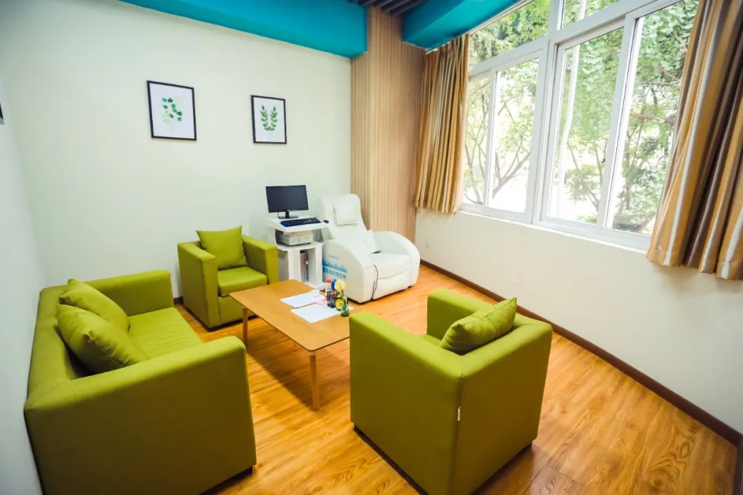 用“VR”视野，探校（三）！师大实外学生的心理健康，有保障！