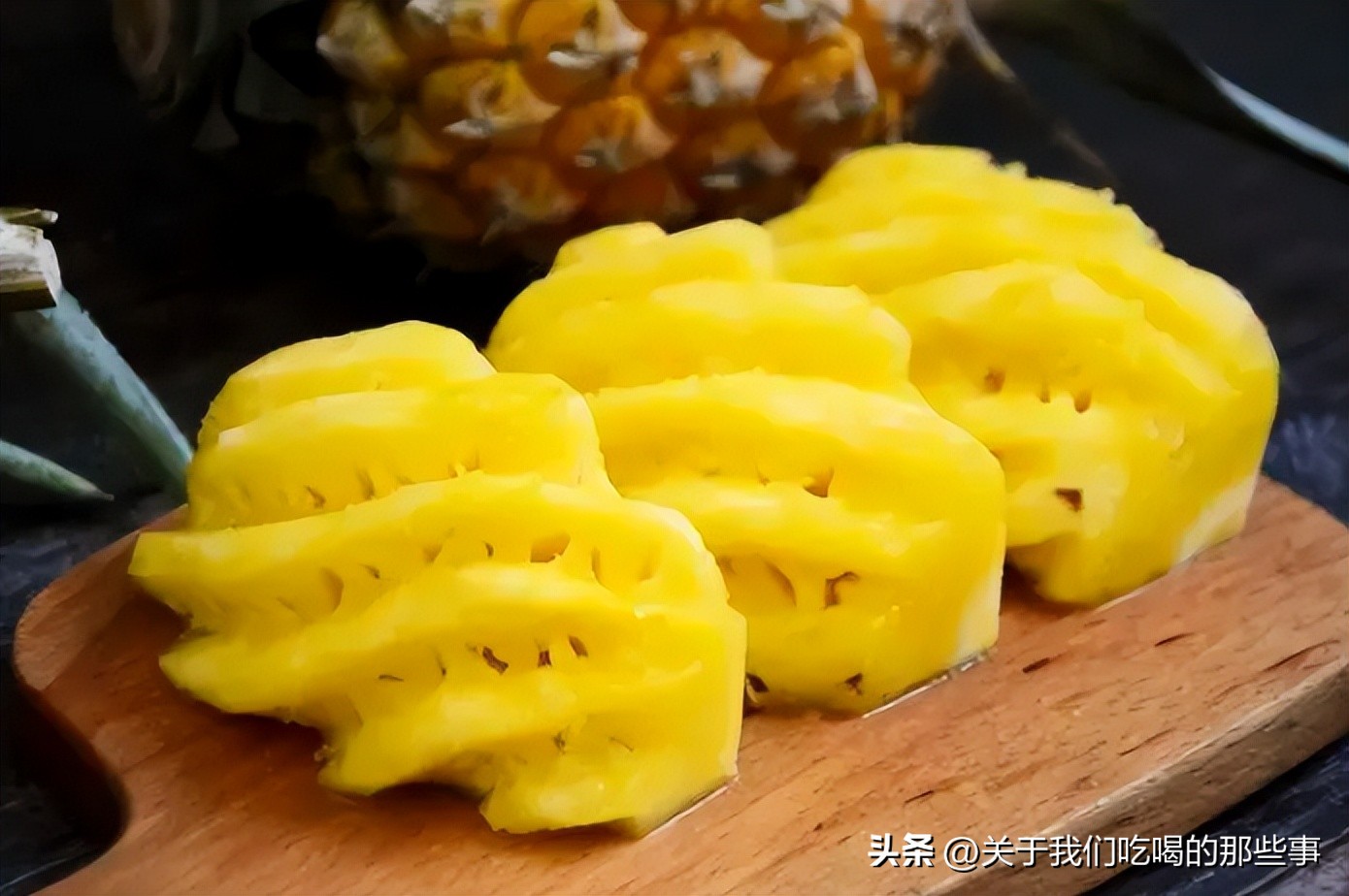 菠萝从外表看过去哪样的最甜不烂,菠萝看里面甜不甜