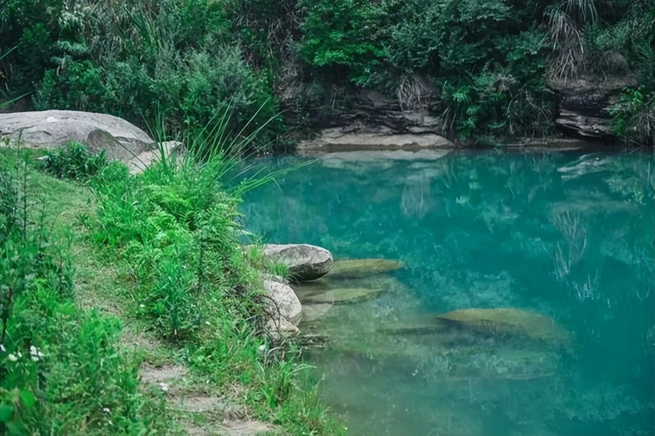 自贡的小九寨在哪里,自贡荣县小九寨风光
