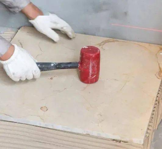 石材铺地工艺,做地暖贴石材要求