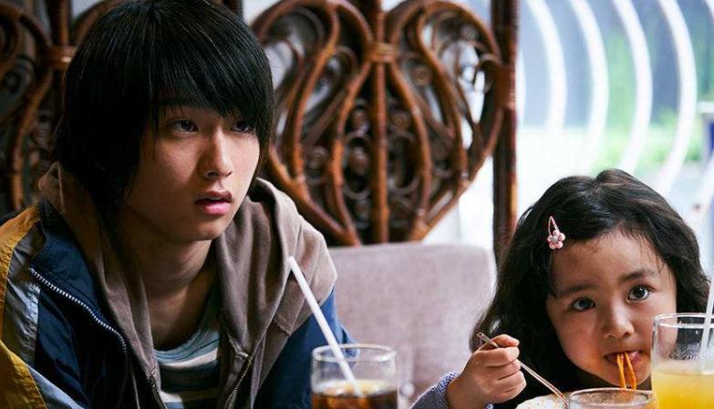 花季少年杀害祖父母，只为了给母亲出气，畸形母爱将儿子变成恶魔