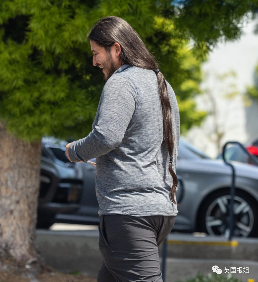 男子彩票中1.28亿,美国小伙买彩票狂中10亿美元