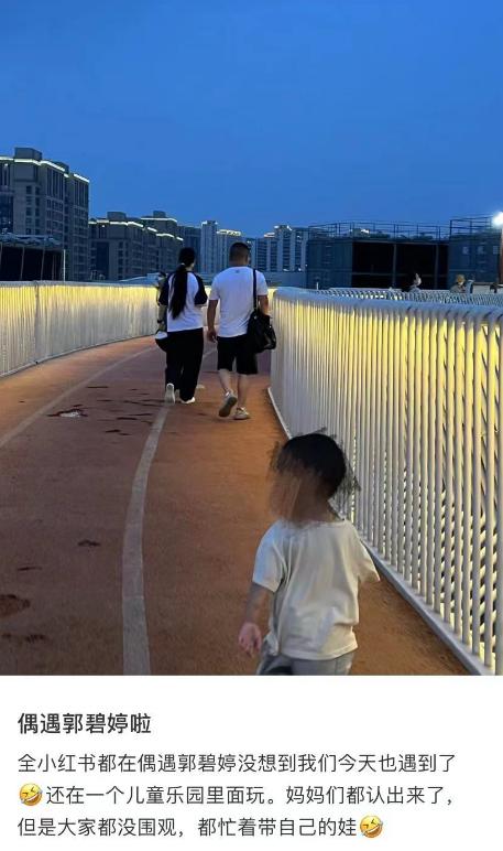 向佐郭碧婷儿子周岁宴,向佐与郭碧婷甜蜜合照