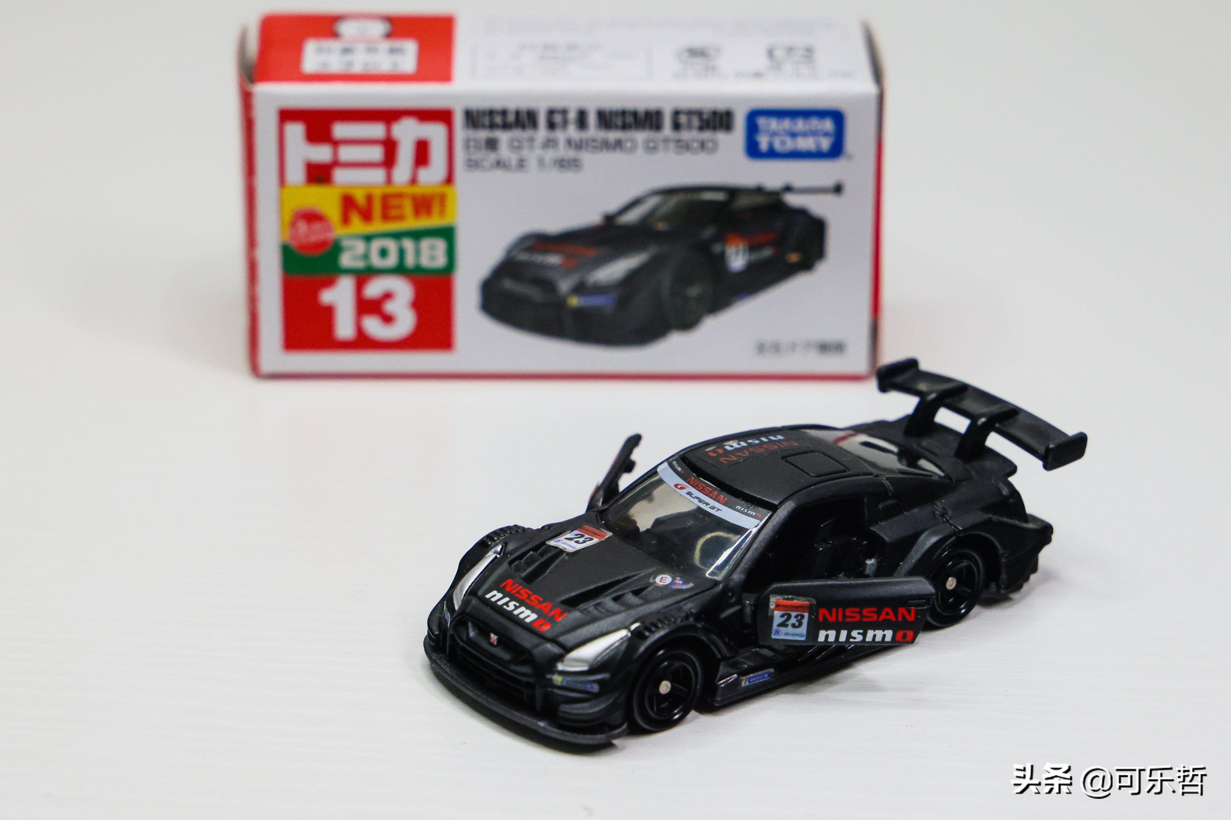 多美卡蓝白gtr小车模型,日产gtr多美卡模型