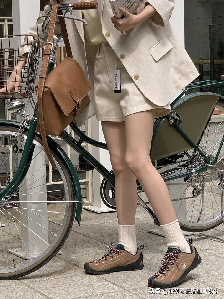 韩国和欧美的中性色相比！有什么值得我们学习的时髦魔法？