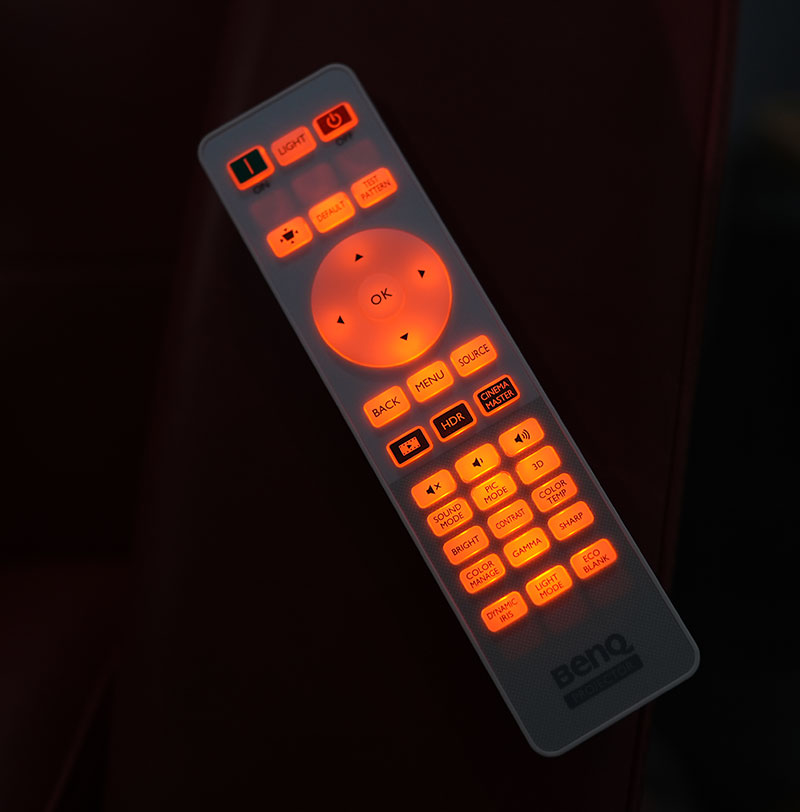 爱普生tz3000和明基4550,同价位投影仪和显示器