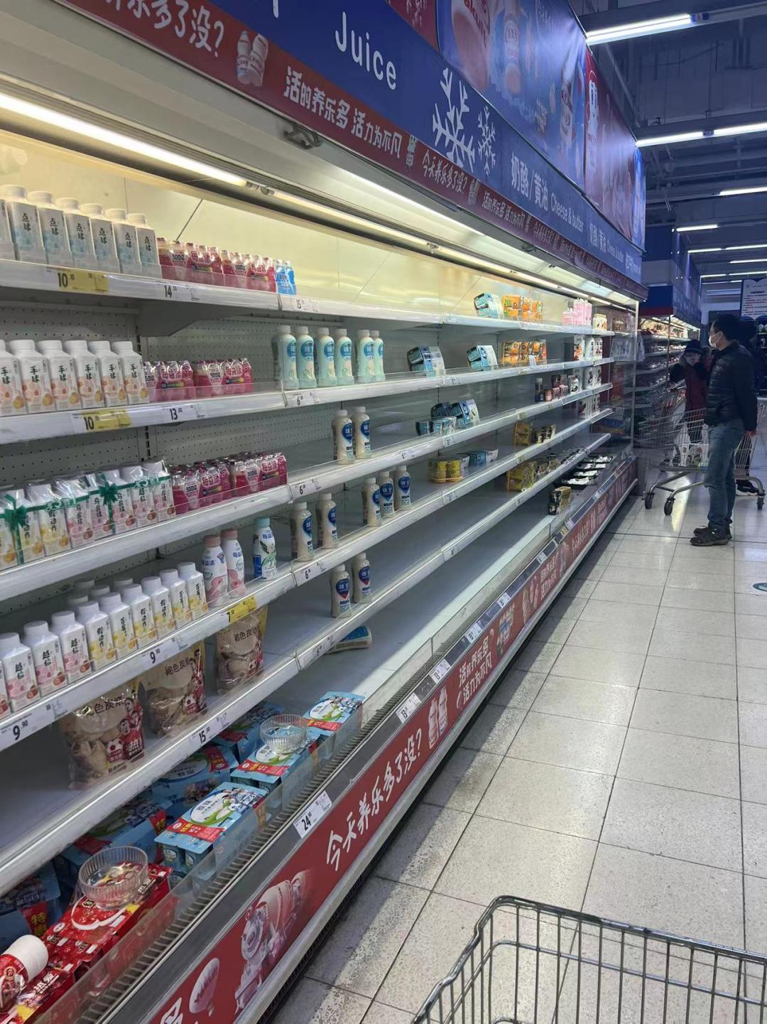 家乐福货架空了,家乐福门店货架大量空置