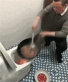 “是小蛇出了轨，还是青蛙劈了腿？”这是现实版的美杜莎？哈哈