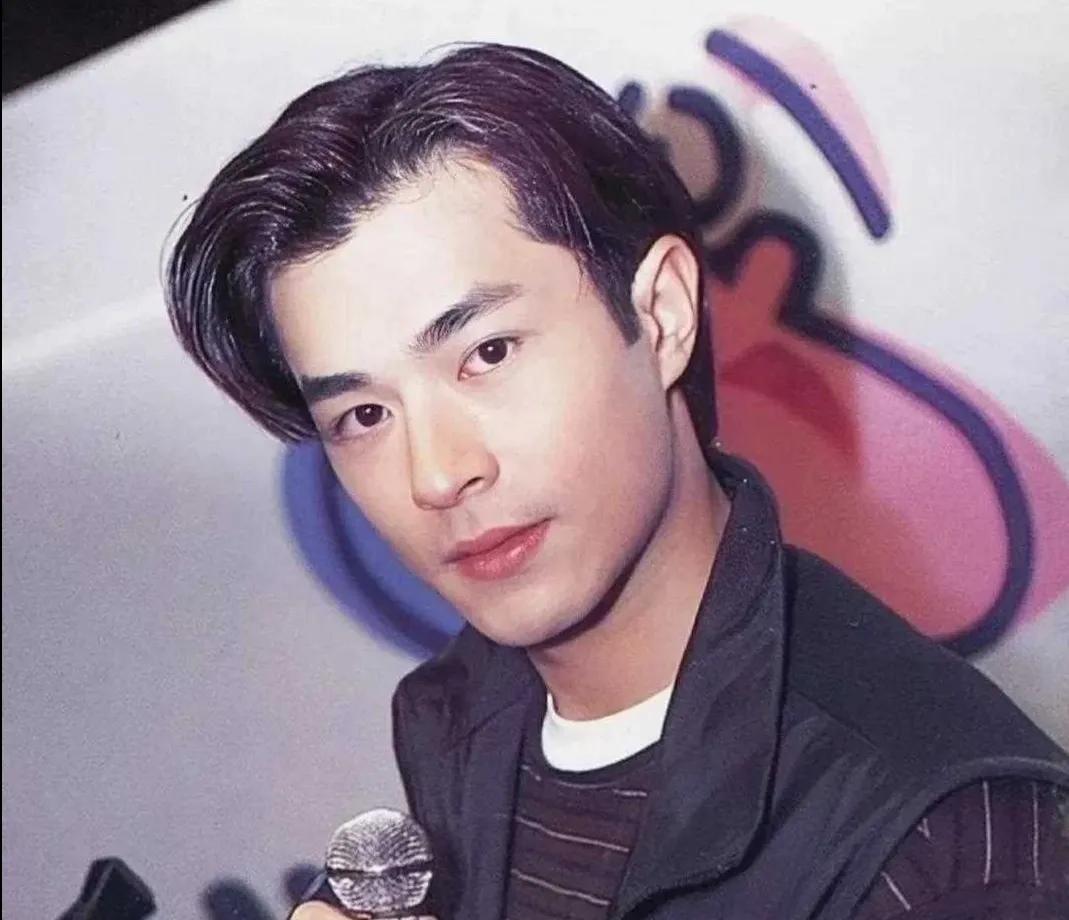 明明很帅自己却觉得很丑,明明很帅却打扮很丑