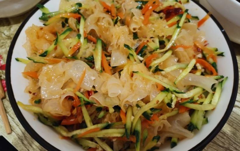 脾胃虚湿气重先健脾胃还是先祛湿,脾胃差湿气重喝什么补汤