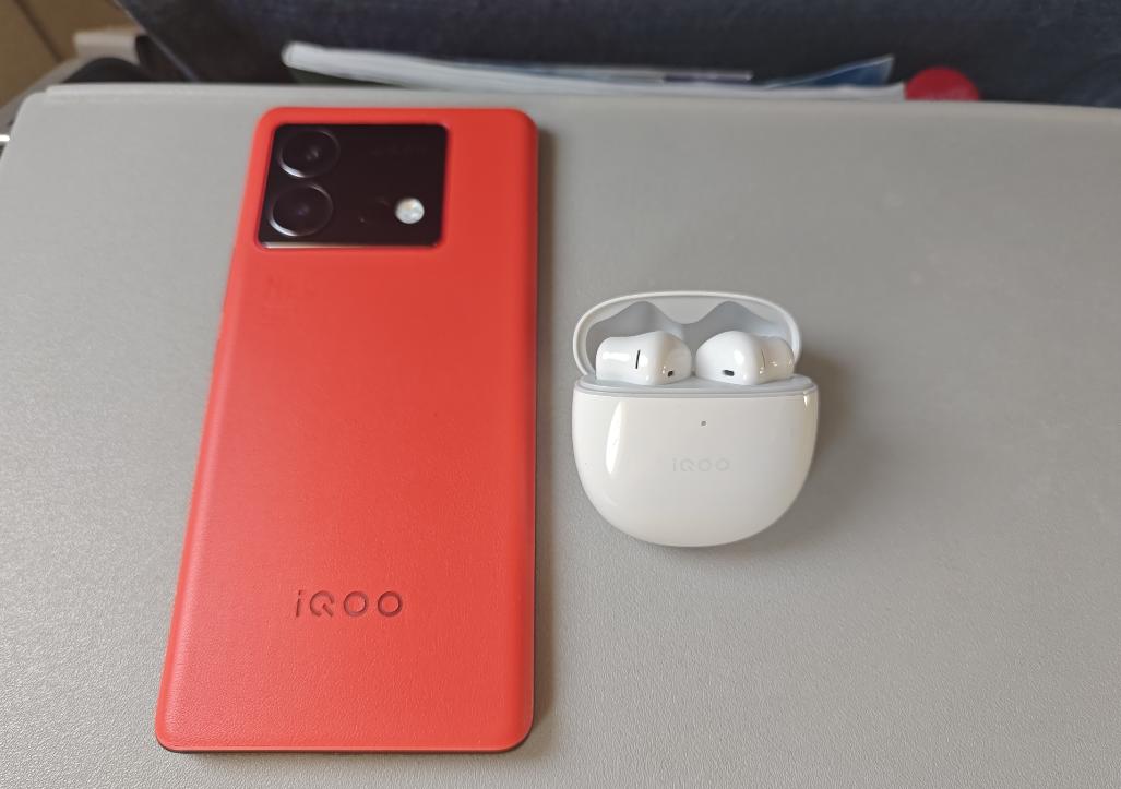 iqooneo8pro手机跟手性评测,探索旗舰手机新高度iqoo8pro评测