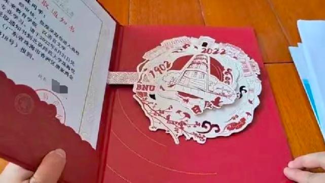 女儿考590分被北师大录取,女儿730分考进清华妈妈却一直责怪