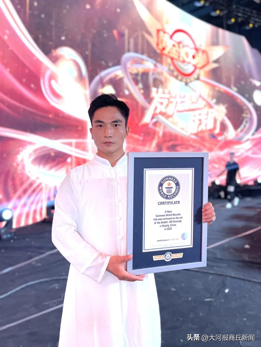 商丘男子练成飞牌绝技,商丘飞牌吉尼斯