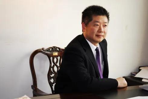 庞亨福：“情人岛”上的男人