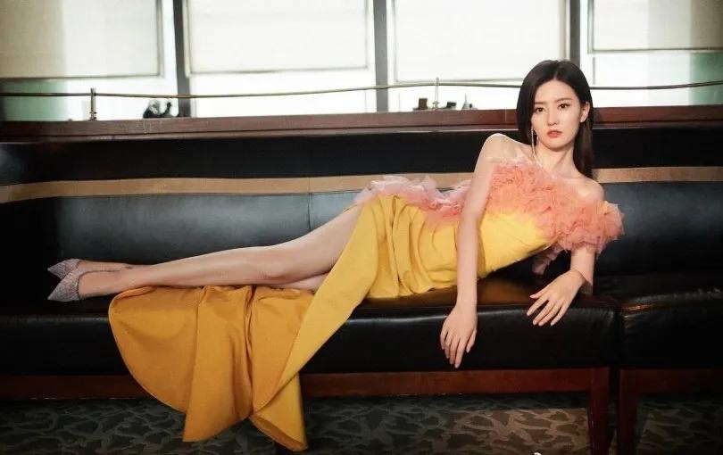 乔欣细腰美图,创想季乔欣长腿合集