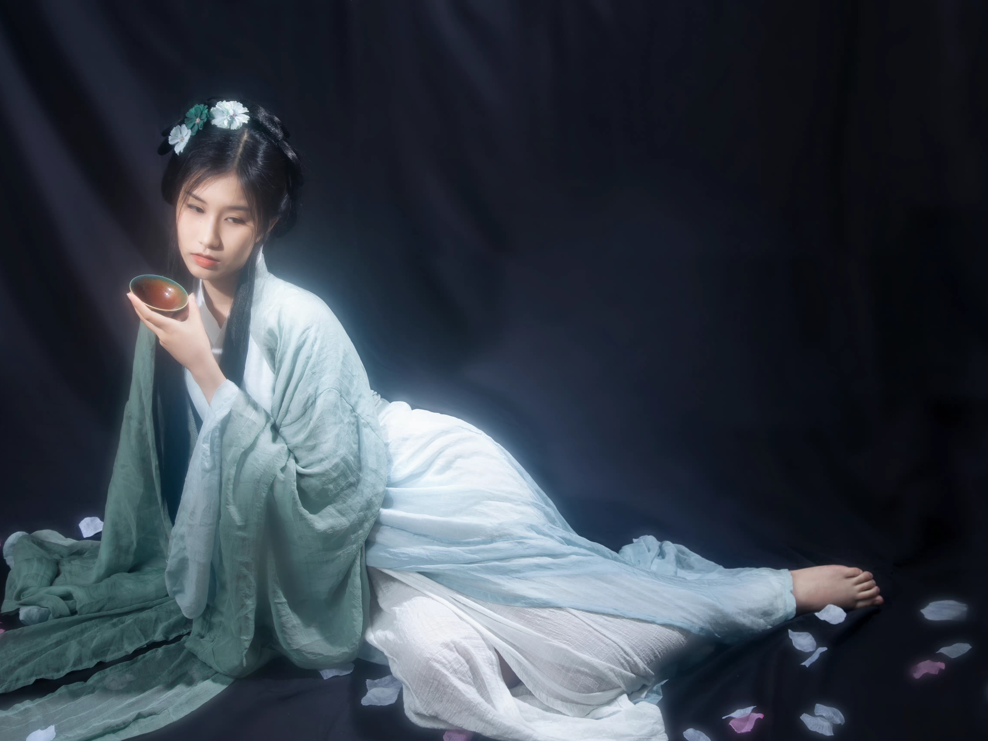 嗟往事，云水掠影，佳期如梦