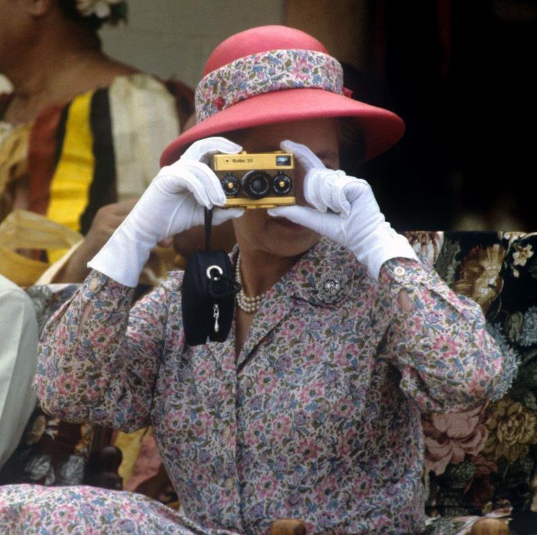 九十六张照片回顾英国女王的一生 (96张图看完英国女王的一生)