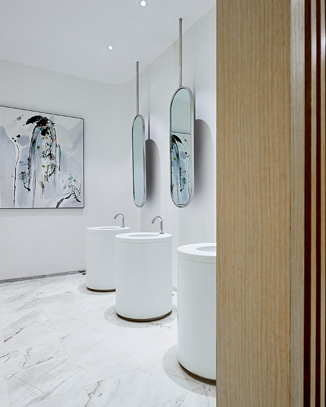 成都云湖会所回归设计本质，木饰面与白色的碰撞