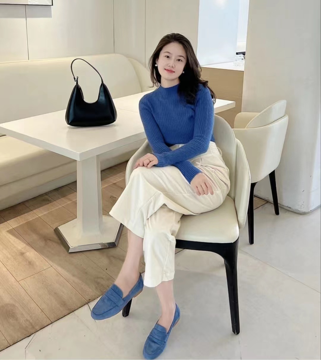 外套秋冬蓝色搭配什么颜色,秋冬比较显高级的颜色搭配