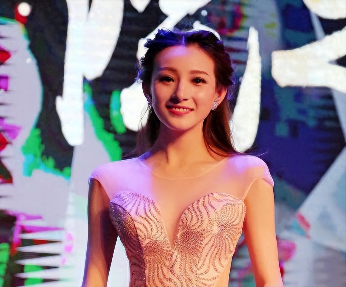 她曾是央视最美女主持,她是央视知名主持人