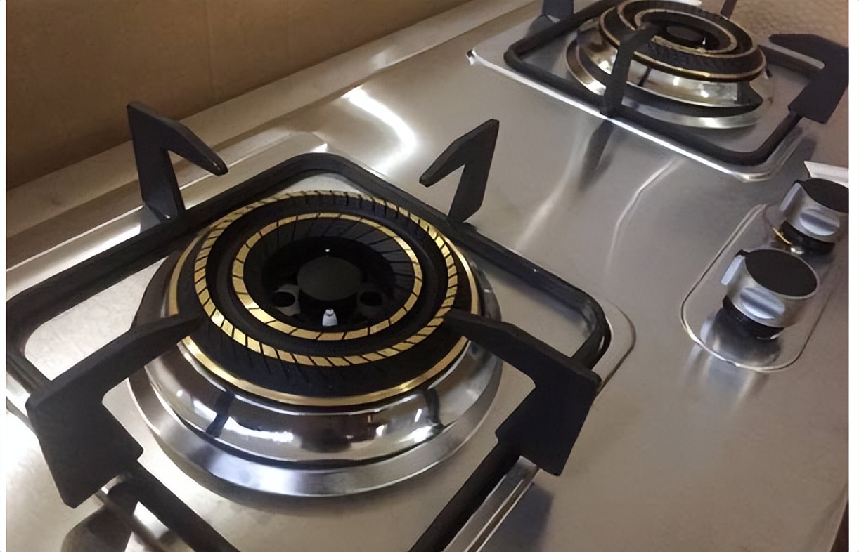 换了一个燃气灶花了1600元贵吗,换了几个煤气灶火还是很小