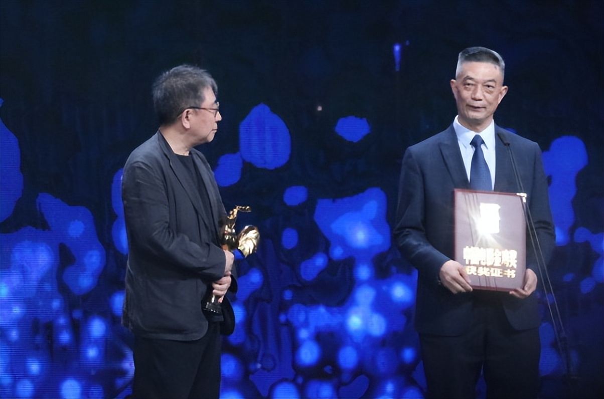 金鸡奖朱一龙获奖前描述,金鸡奖朱一龙获奖现场